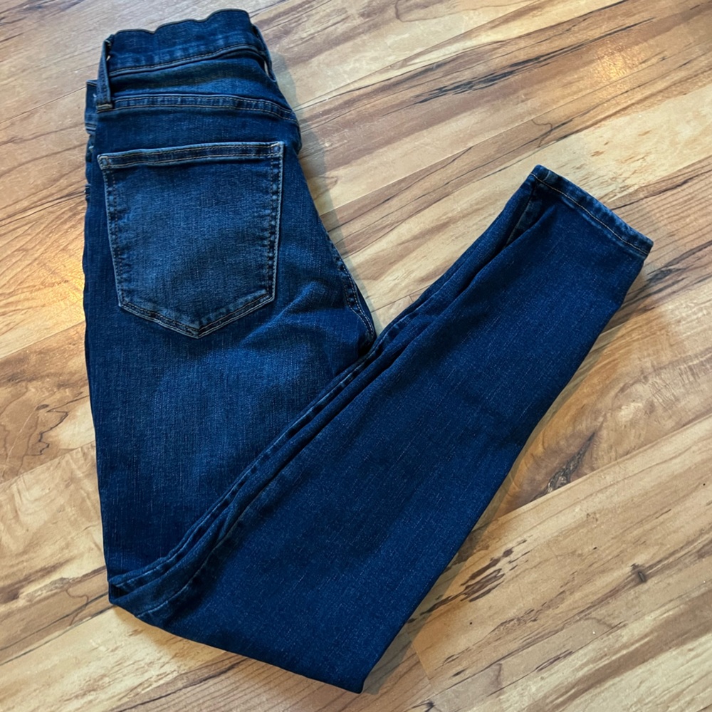 Lucky brand jeans dark wash mid rise